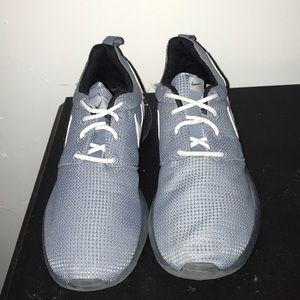 Nike roshes sneakers